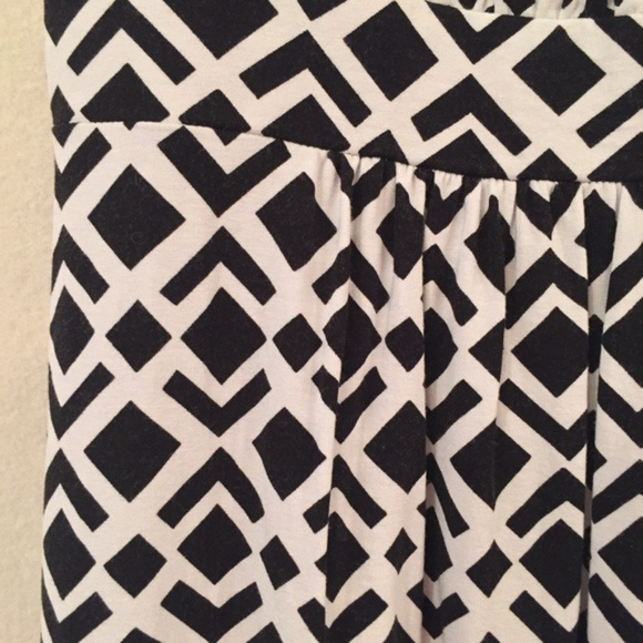 Ann Taylor black & white geometric print stretch sleeveless dress - Picture 6 of 7